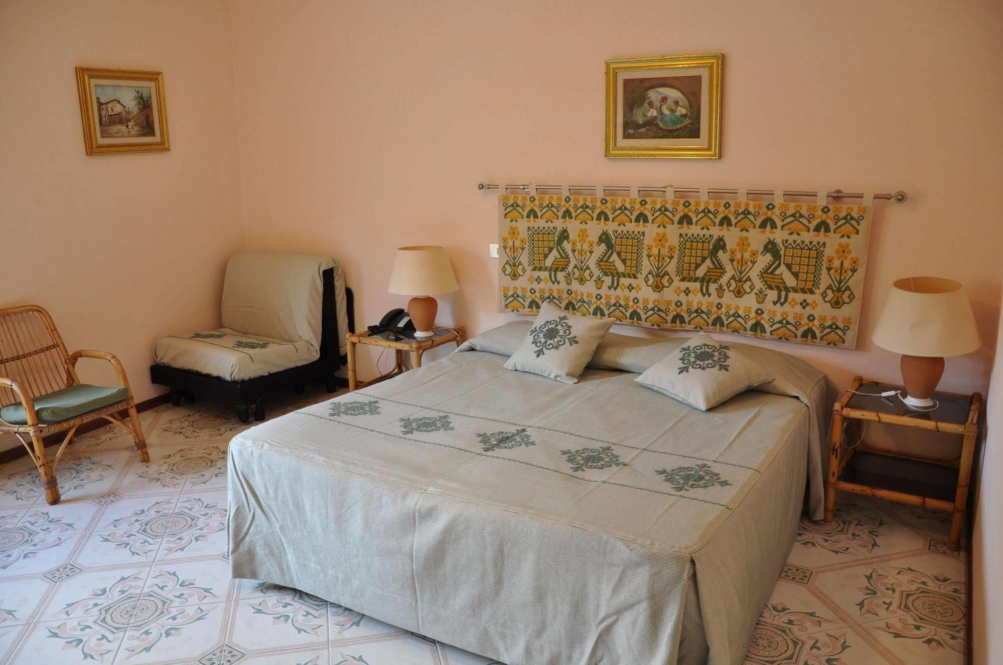 Hotel L'Oasi Кала-Гононе Экстерьер фото
