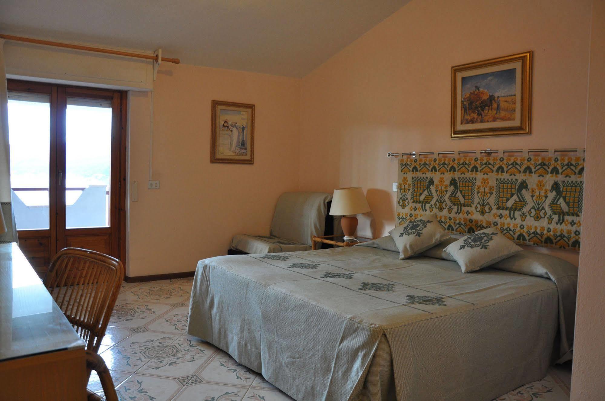 Hotel L'Oasi Кала-Гононе Экстерьер фото